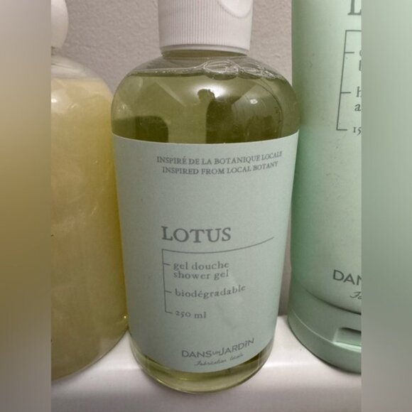 Dans Un Jardin LOTUS Bath and Body bundle - Picture 3 of 4